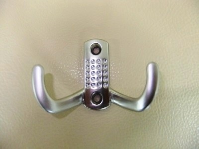 Крючок 2-х рожковый с перфорацией сатин (300/60)