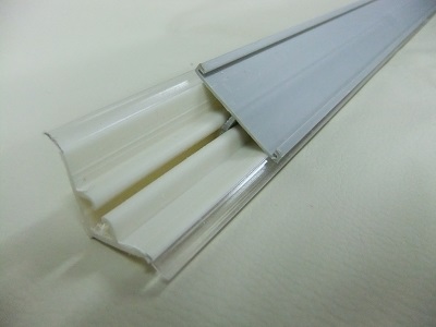 Плинтус кухонный пластиковый прямая вставка 4,20 м